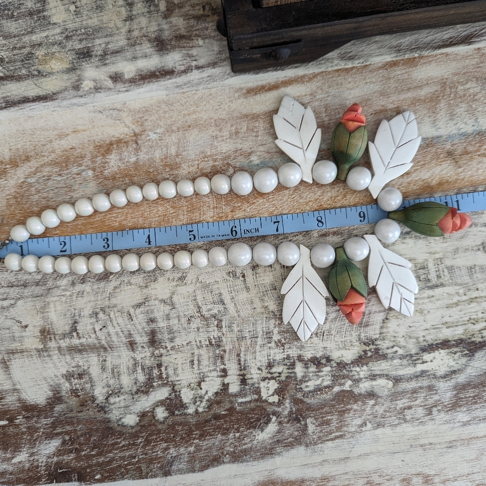 Carved Wood Rose and Leaf Vintage Necklace - Picture 7 of 8